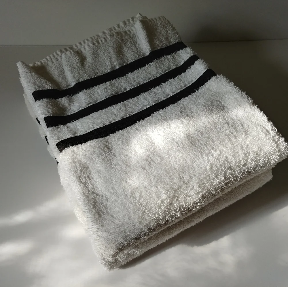 Bath Towels White with Bkack Stripes (2) Matching Pair